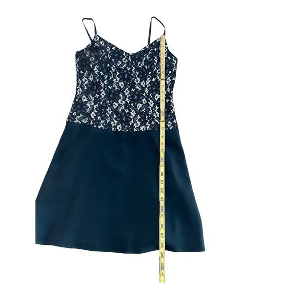 CAROLE LITTLE PETITE Black Tan Beaded Floral Lace Sleeveless Shift Mini Dress 2 - Picture 4 of 4